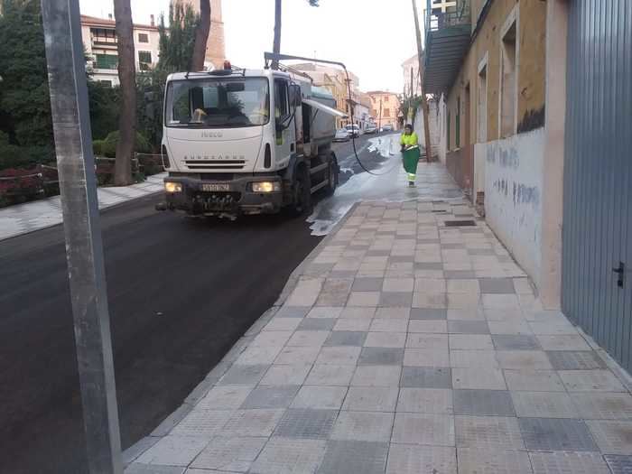 El Ayuntamiento de Tarancón inicia una campaña intensiva de limpieza en las calles ante las altas temperaturas