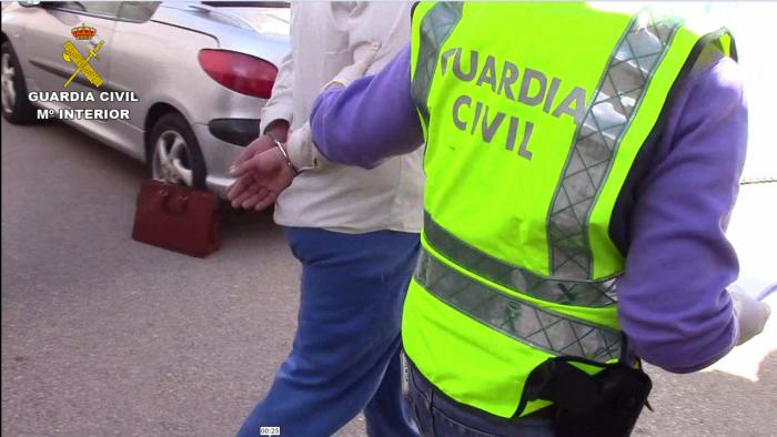 La Guardia Civil detiene a seis personas por cometer un robo utilizando un arma de fuego
