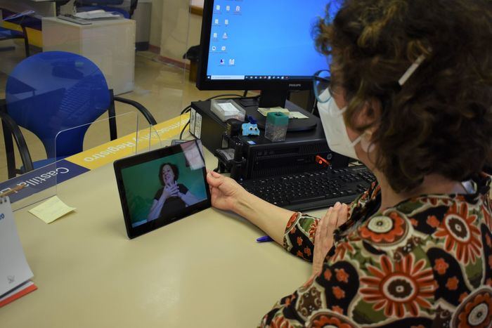 Se dota a la OIR de Cuenca de un servicio digital de interpretación en lengua de signos para personas con discapacidad auditiva