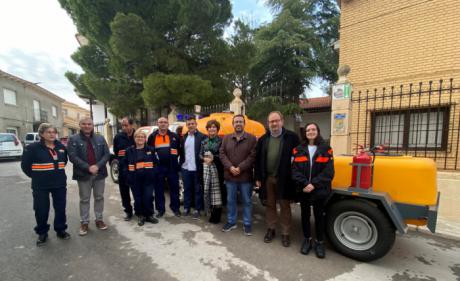 La Junta dota a la Agrupación de Voluntarios de Protección Civil de Las Mesas de un remolque de carga con depósito de agua 
