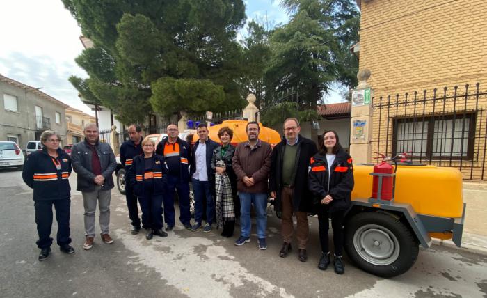 La Junta dota a la Agrupación de Voluntarios de Protección Civil de Las Mesas de un remolque de carga con depósito de agua 