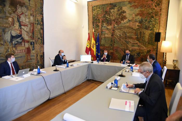 La Junta aborda con el Estado el convenio para la construcción de la autovía de La Alcarria y la Cuenca-Albacete