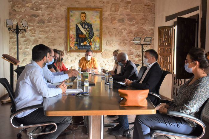 Junta, Diputación y Ayuntamiento de Iniesta mantienen un encuentro con la empresa Vega Mayor, responsable de Florette, para evitar el cierre de la planta