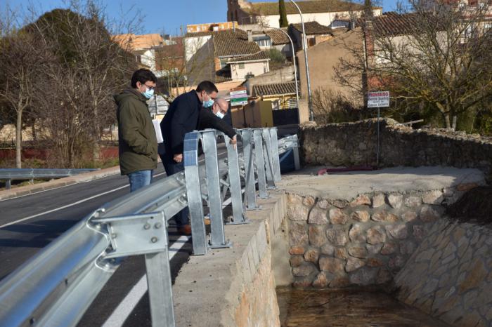 La Diputación invierte 65.000 euros para ampliar la CUV-2174 en el cruce del río Jábaga y mejorar el acceso al municipio