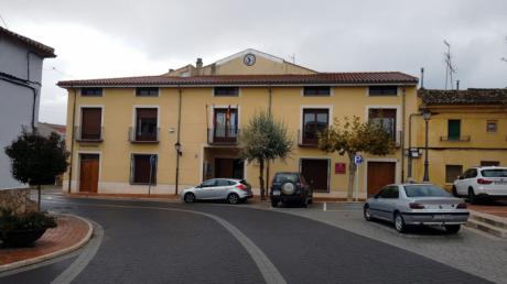 El Ayuntamiento de Arcas acuerda con los vecinos medidas para potenciar la seguridad del barrio de Cañada Molina