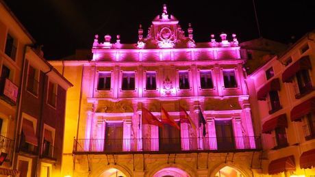 Con la iluminación de rosa de la fachada del Ayuntamiento y un acto en el Colegio Ramón y Cajal se celebra mañana el Día Internacional de la Niña