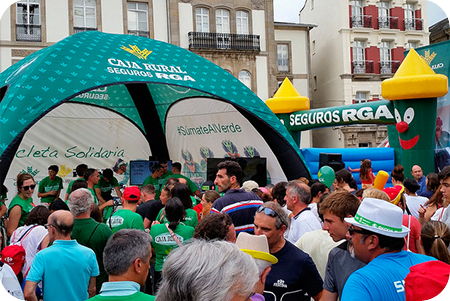 Globalcaja y Seguros RGA organizan una fan zona solidaria con motivo de la Vuelta Ciclista