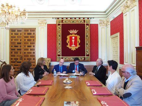 Mariscal firma el convenio con la Academia de Cultura Gastronómica para promocionar la gastronomía conquense