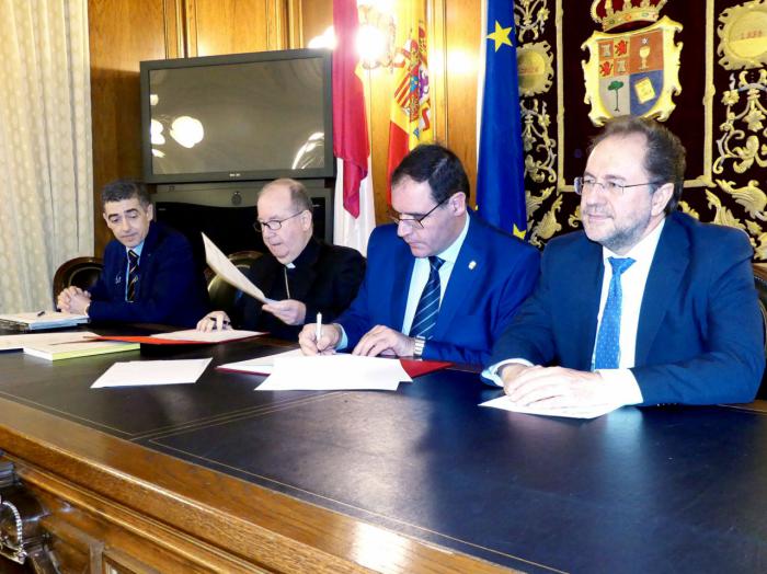 Diputación y Obispado invertirán 700.000 euros en la rehabilitación de edificios religiosos en la provincia