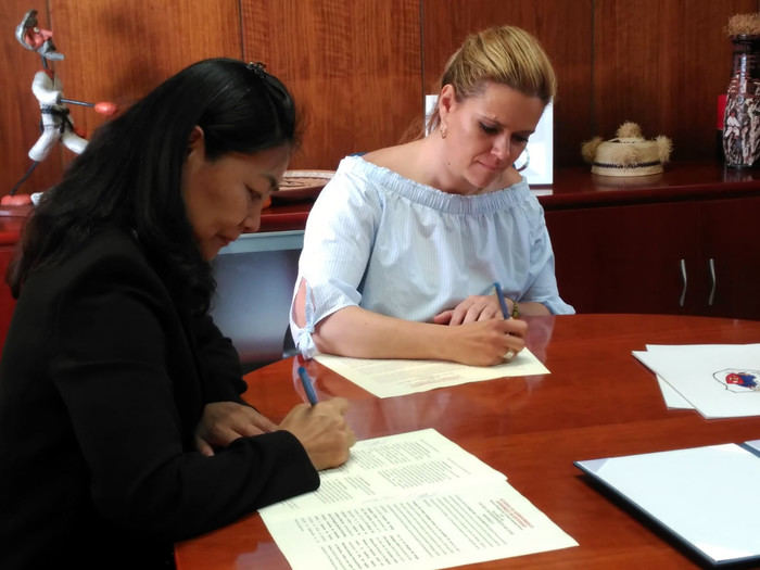 El IES Alfonso VIII renueva su acuerdo de colaboración con una escuela de negocios de Shanghai para el desarrollo de acciones conjuntas