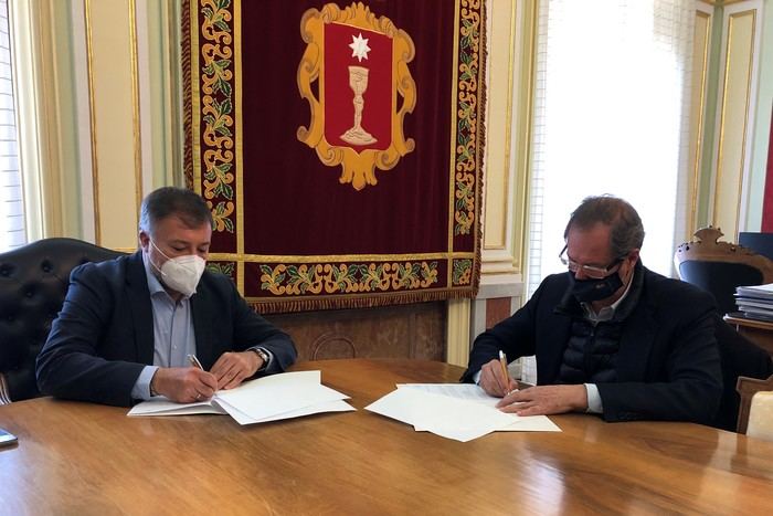 Ayuntamiento y Agrupación Provincial de Hostelería y Turismo firman su convenio por 17.000 euros