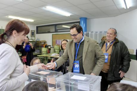 Núñez asegura que los vecinos de la región tenemos hoy en la mano decidir cómo queremos que sea la España del mañana y cómo se gestionan nuestros intereses