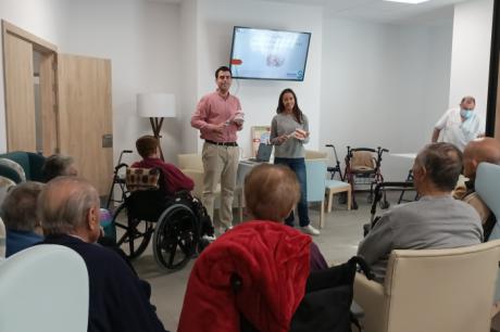 La Unidad de Salud Bucodental de Tarancón desarrolla actividades de educación para la salud en las residencias de mayores de la localidad