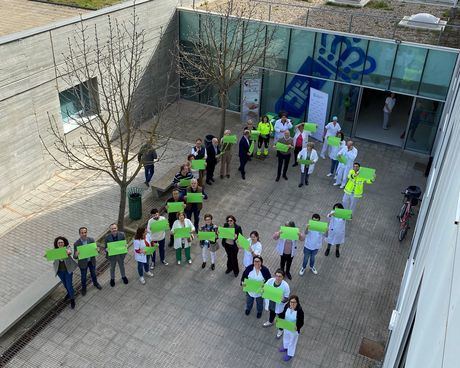 Tarancón y los profesionales del CEDT se suman al lazo verde solidario de la Asociación Española contra el Cáncer de Cuenca