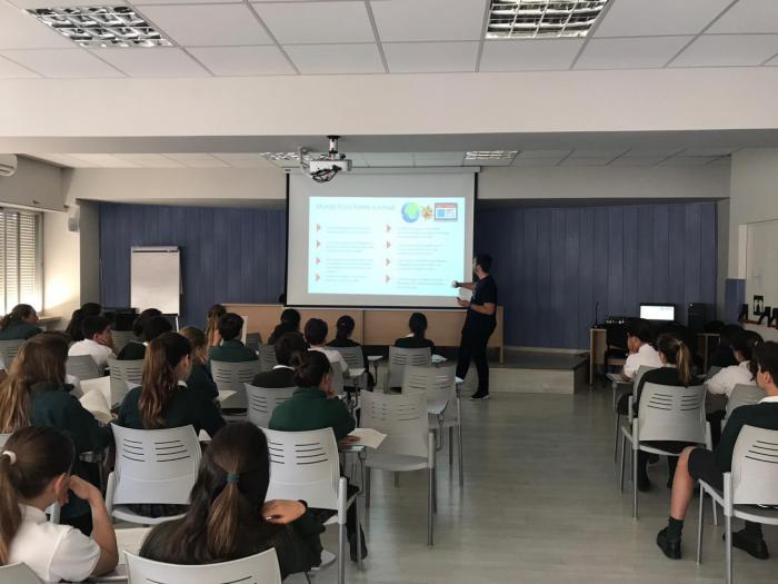 Voluntarios Telefónica de Castilla-La Mancha llevan la ciberseguridad a los coles de la región