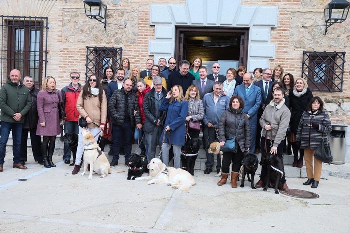 La ONCE apoya la nueva Ley de perros de asistencia de Castilla-La Mancha