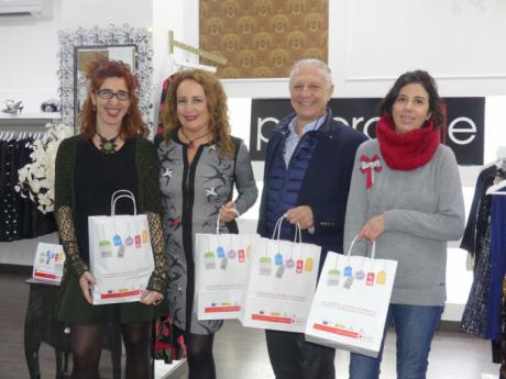 Cien comercios de Cuenca se suman a la campaña “Las Etiquetas son para los Productos”