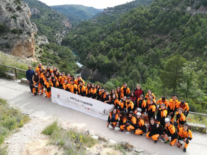 El Programa Somos Deporte 16-18 despidió la temporada con el descenso de barrancos en Villalba de la Sierra