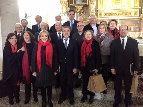 Prieto comparte con los carrascoseños la misa y recital coral con motivo del V Centenario de la Construcción de la Ermita de Santa Ana