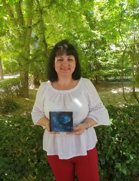 Raquel Carrascosa presenta su primer CD de poemas recitados con música de guitarra compuesta por José Manuel Martínez Real