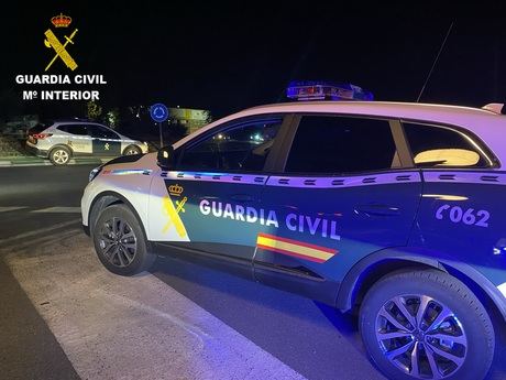 La Guardia Civil detiene a tres personas en su huida tras un intento de robo en una vivienda con moradores