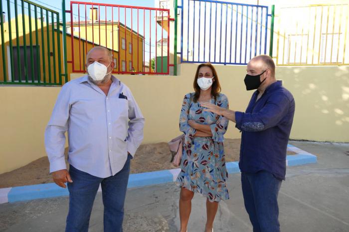 Pérez inaugura la escuela municipal de Albendea tras 8 años cerrada