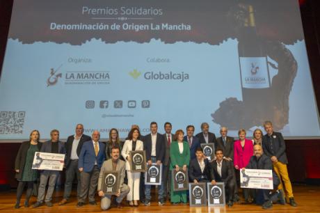 Los vinos DO La Mancha entregan sus Premios Solidarios con mucho arte.