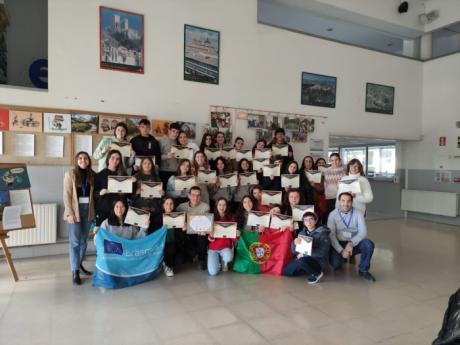 El IES Cañada de la Encina de Iniesta recibe la visita de alumnos portugueses