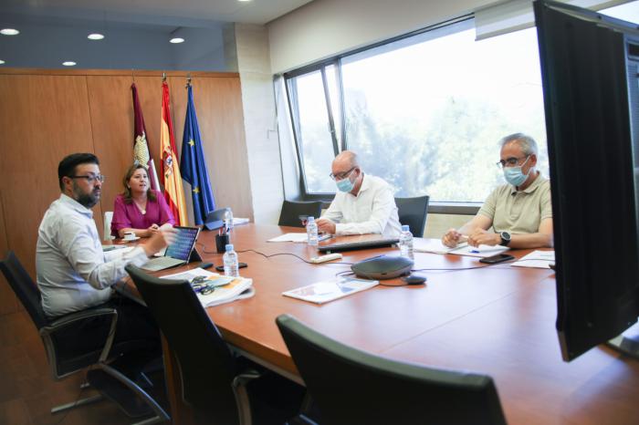 La consejera de Educación, Cultura y Deportes se reúne con representantes sindicales y de padres y madres de la Región