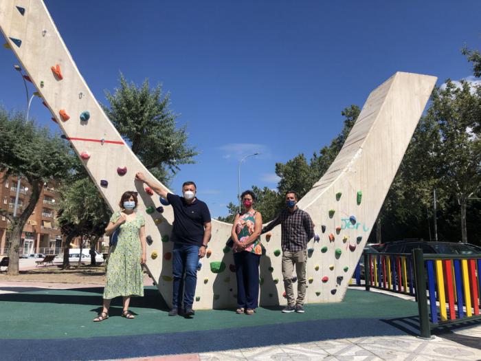 Visita al rocódromo urbano al aire libre, uno de los proyectos ejecutados a través de los Presupuestos Participativos 2020