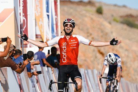 Jesús Herrada se impone en la segunda etapa del Tour de Omán y es el nuevo líder