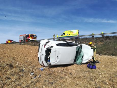 Fallece una mujer y 3 personas resultan heridas al salirse de la carretera en Pozorrubielos de La Mancha