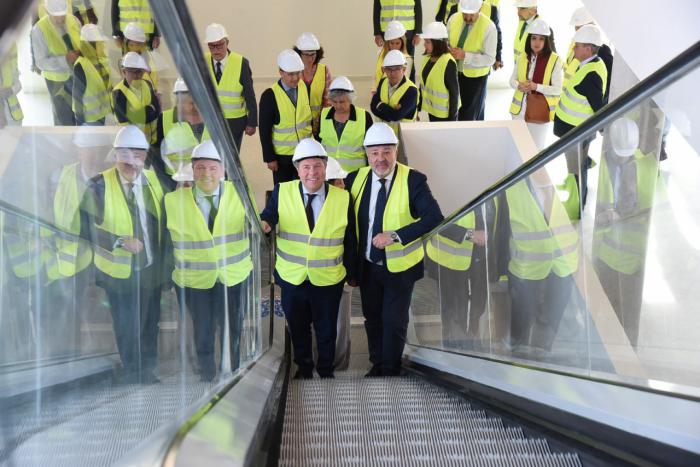 Visita reciente del presidente de Castilla-La Mancha, Emiliano García Page y el alcalde de Cuenca, Darío Dolz a la obras del nuevo Hospital