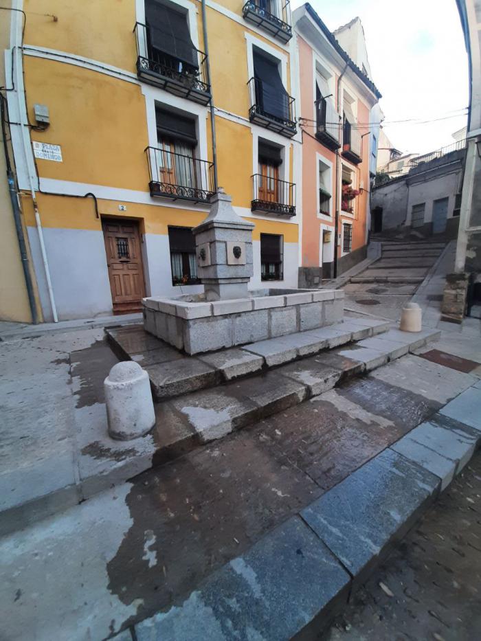 Cuenca en Marcha denuncia filtraciones de agua en la Fuente de Santo Domingo