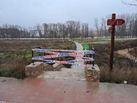 Cerrados los accesos a la ribera del Júcar por el aumento del caudal tras el desembalse en La Toba