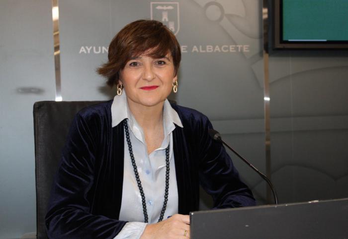 Elena Serrallé anima a los centros educativos de Albacete a participar en el XXXVII Certamen de Teatro Infantil y Juvenil que por primera vez concederá premios