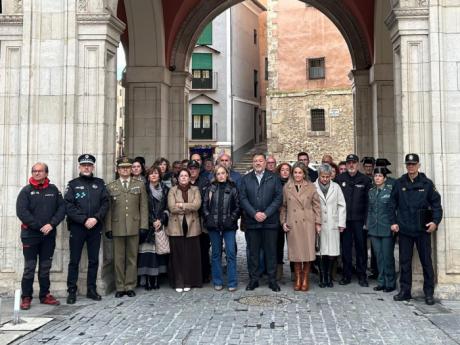 Cuenca guarda un emotivo minuto de silencio en memoria de las víctimas del terrorismo