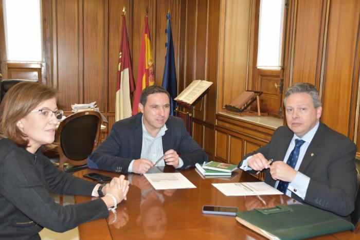 Diputación y Globalcaja unen fuerzas para ayudar a los ayuntamientos de la provincia