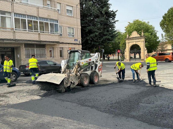 Avanza el Plan de Mantenimiento Urbano con el asfaltado de la Plaza del Cinematógrafo