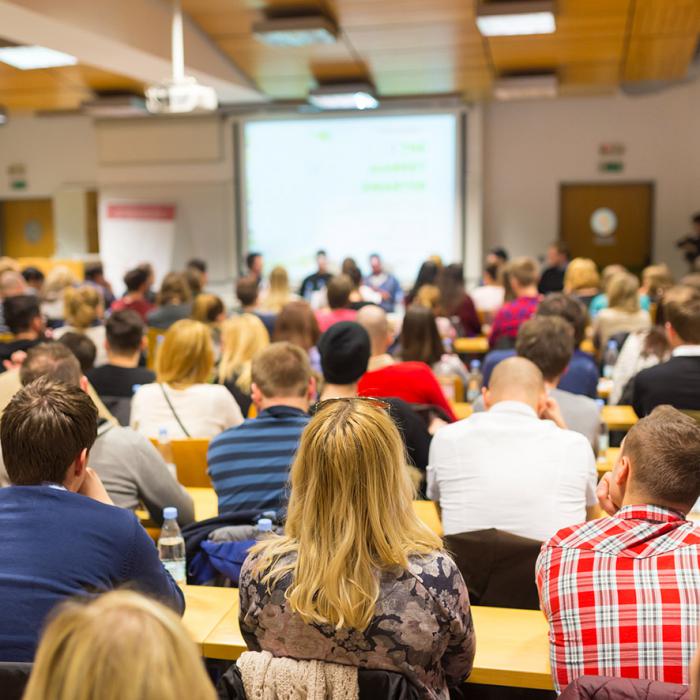 El Diario Oficial publica mañana la convocatoria para grupos de trabajo y seminarios que se van a desarrollar este curso en centros educativos