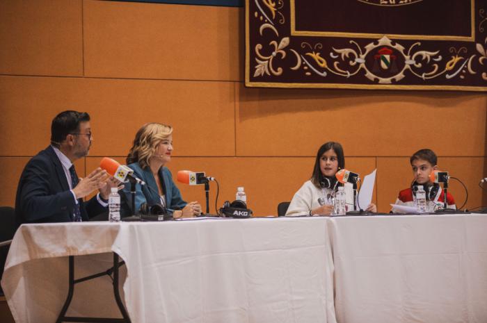 Pilar Alegría: “Nuestro compromiso es que la radio escolar vaya cada vez a más”