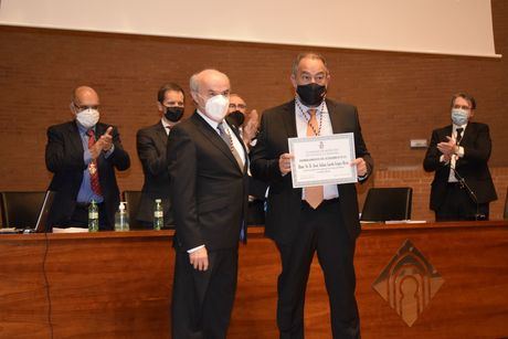 Julián Garde ingresa en la Academia de Medicina de Castilla-La Mancha