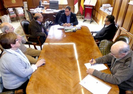 Diputación intermediará para que la CHJ conozca y valore un proyecto de azudes en el embalse de Alarcón