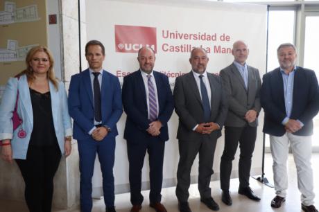 Dolz muestra su satisfacción con la puesta en marcha del nuevo Grado en Ingeniería Biomédica de la UCLM