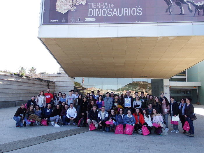 Fernando Priego del IES Alfonso VIII y Elena Palomo del IES Fernando Zóbel ganadores de la XI Olimpiada de Geología celebrada en el MUPA