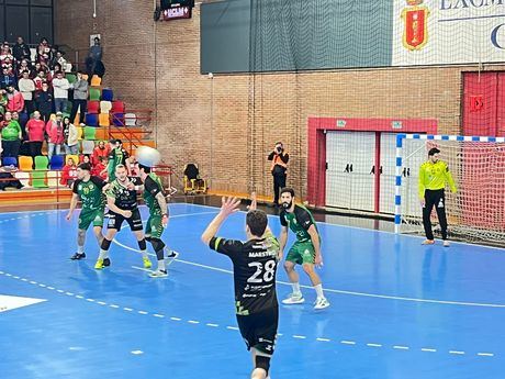 Un Cuenca impotente no puede ante un sólido Torrelavega (25-29)