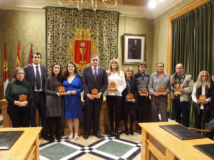 El Ayuntamiento rinde homenaje a los trabajadores que se han jubilado en el 2017