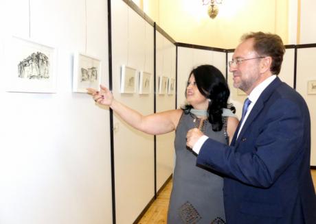 Belén Peytaví muestra su particular visión de La Serranía y sus paisajes en la exposición “Cincelando el tiempo”