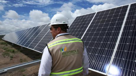 Iberdrola pone en marcha 2 plantas fotovoltaicas en la provincia con una potencia de 100 MW en total 