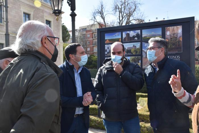 Inaugurado un espacio expositivo en los jardines con la muestra Iconos Patrimoniales de la Provincia